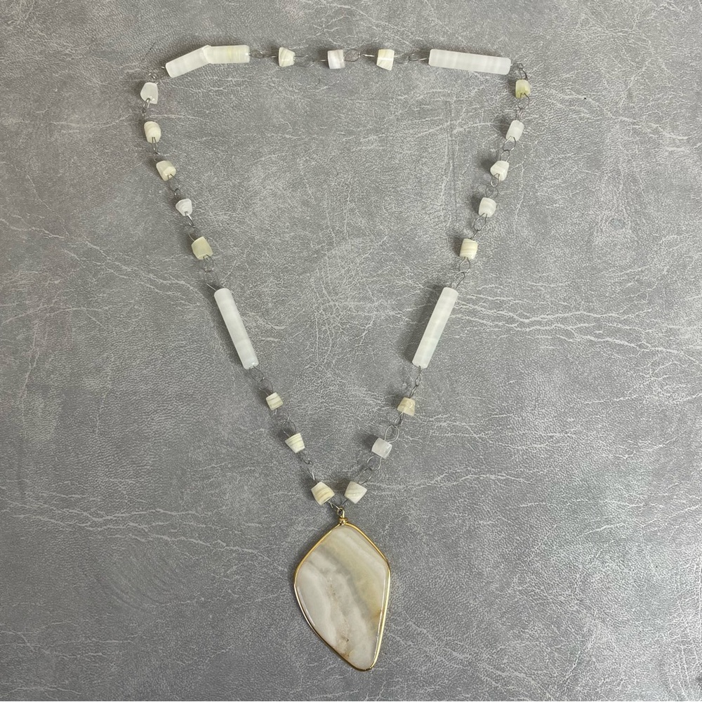 Vintage 70s White Onyx Aztec Pendant Necklace
